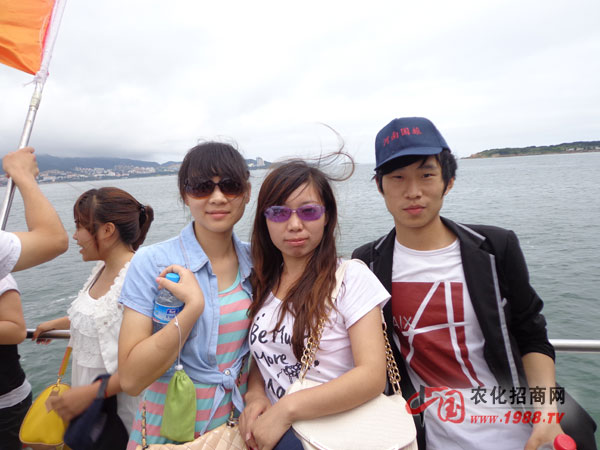 帶著快樂(lè)在海上飛馳