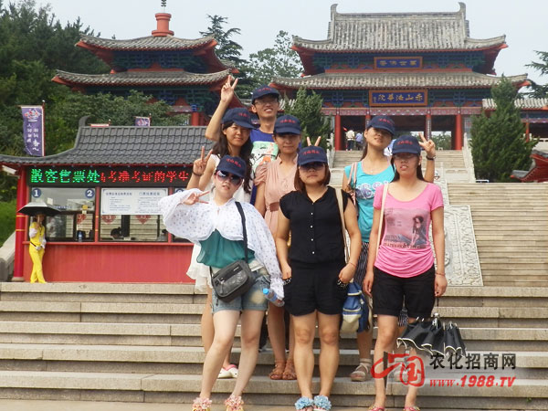 擺個(gè)造型留個(gè)影兒