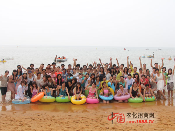 讓我們團(tuán)結(jié)一心迎接風(fēng)浪