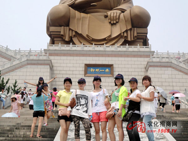 青春靚麗的美女風(fēng)景線