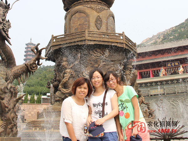 觀音雕像美如噴泉