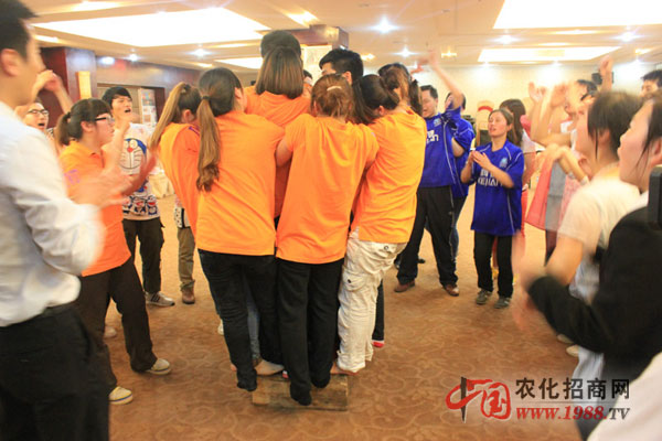 “風(fēng)雨同舟”-誰能堅持到