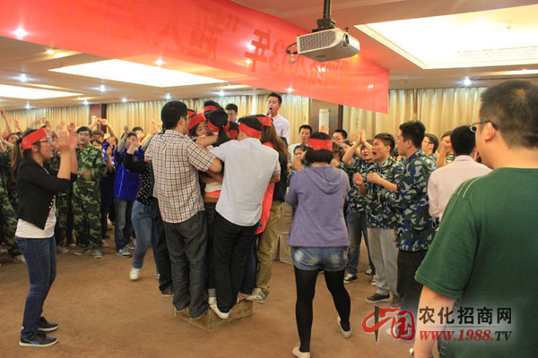 超人之路-風(fēng)雨同舟共患難