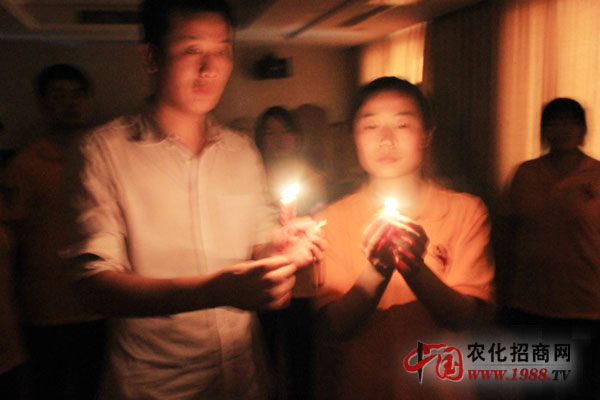 無(wú)論在什么時(shí)候,我們都要點(diǎn)亮心靈之燈