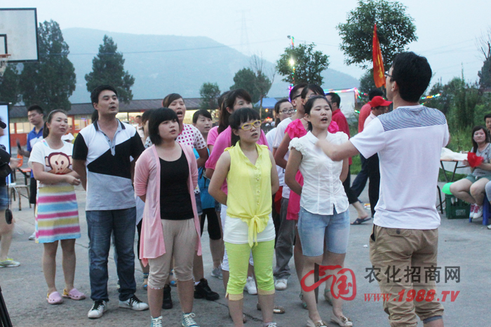 激情洋溢的篝火晚會