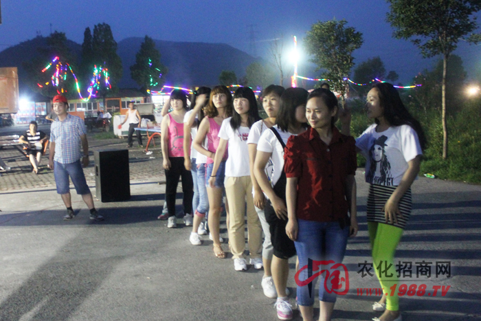 高漲的晚會氣氛