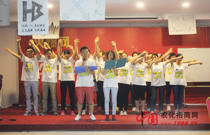 風(fēng)雨同舟,我們在一起