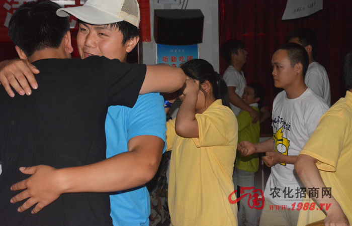 火爆網(wǎng)狼性團(tuán)隊