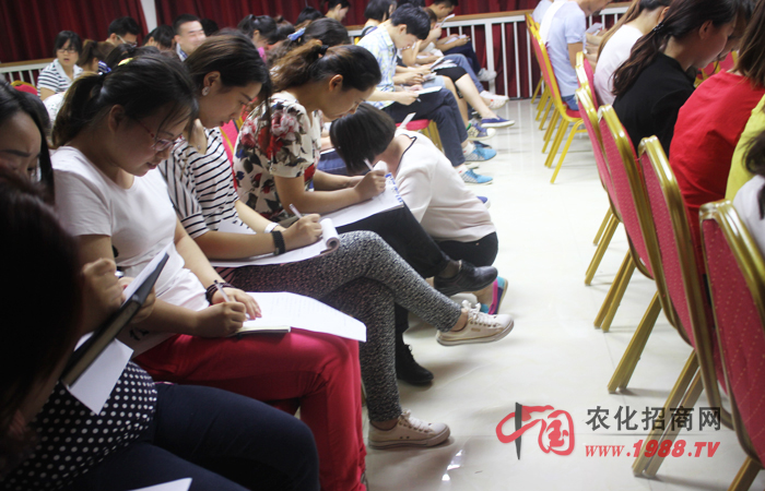 心懷感恩,與愛(ài)同行!