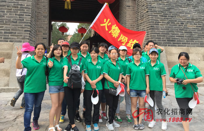 登高望遠處,千里足下行