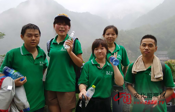 腳比路長、人比山高