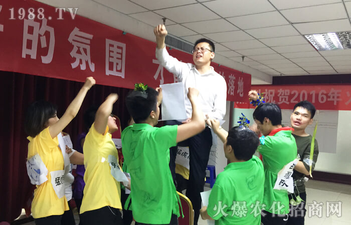 讓感恩之心伴隨夢(mèng)想的翅膀飛翔