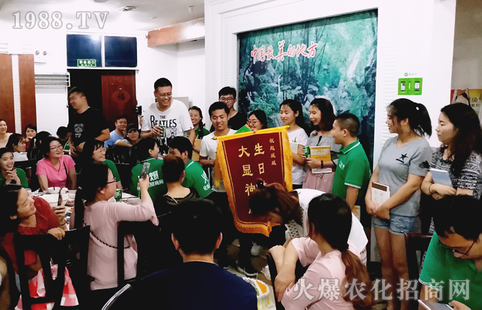 沒(méi)有比腳更長(zhǎng)的路 沒(méi)有比人更高的山