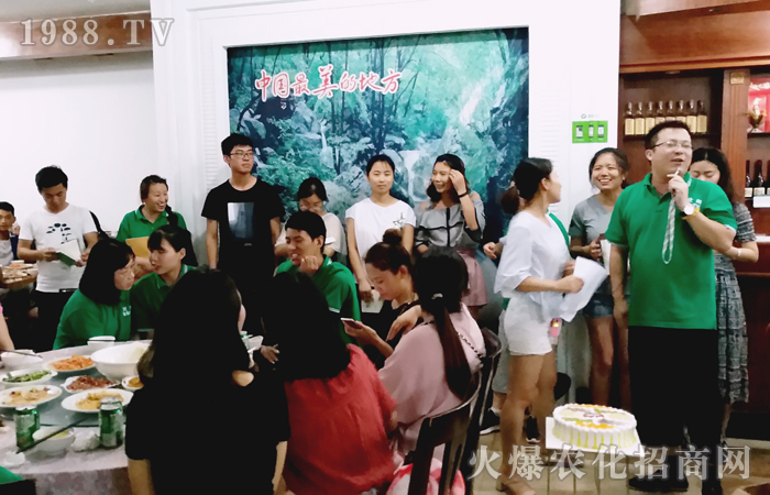 立足,旗幟飛揚(yáng)