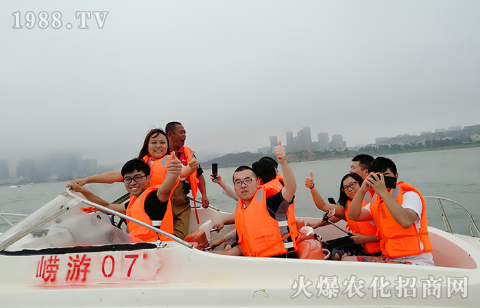 劈波斬浪 行舟無疆