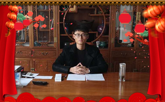 歡聲笑語夜不眠,昨日奮斗依稀眼前,握手擁抱淚水漣漣,感謝曾經(jīng)的相互理解支持,感謝真心實(shí)意的經(jīng)銷商朋友,祝愿嶄新的一年,我們密切配合,