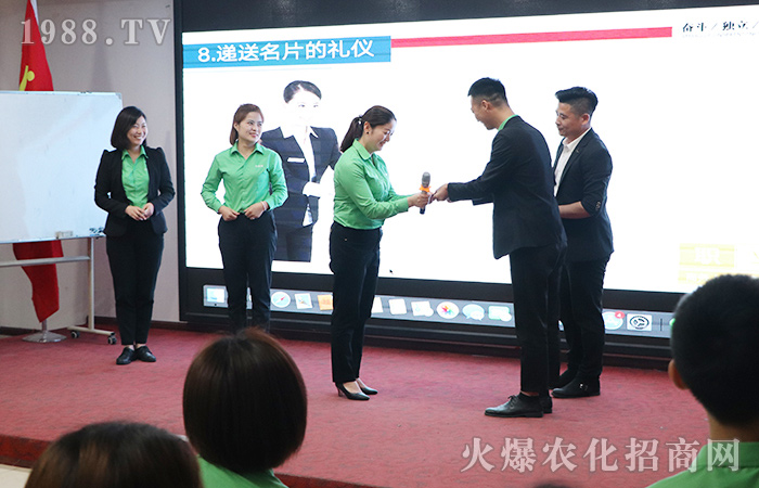 人無禮則不立 事無禮則不成