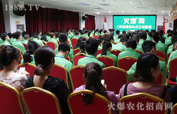 教養(yǎng)體現(xiàn)于細(xì)節(jié),細(xì)節(jié)展示素質(zhì)!