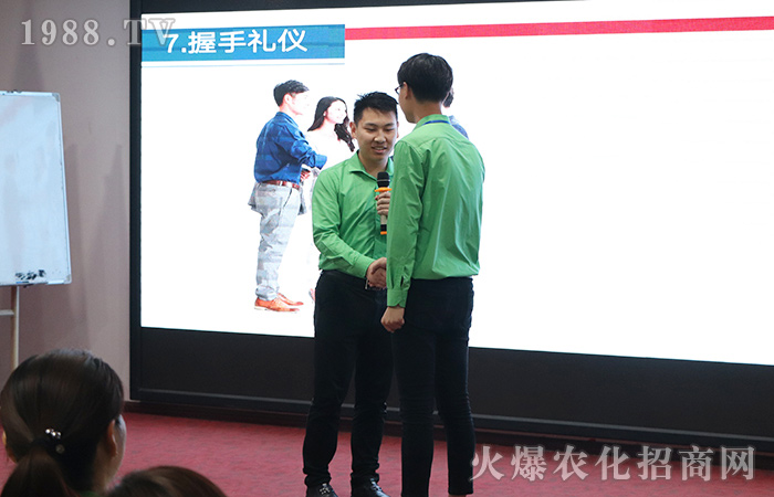 讓禮儀融入每個細節(jié),從容優(yōu)雅過一生!