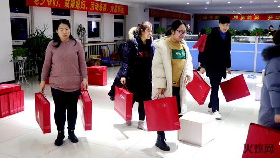 玉豬辭舊歲,金鼠報春歸!心系員工,情暖冬日,火爆網(wǎng)新年好禮大派送!