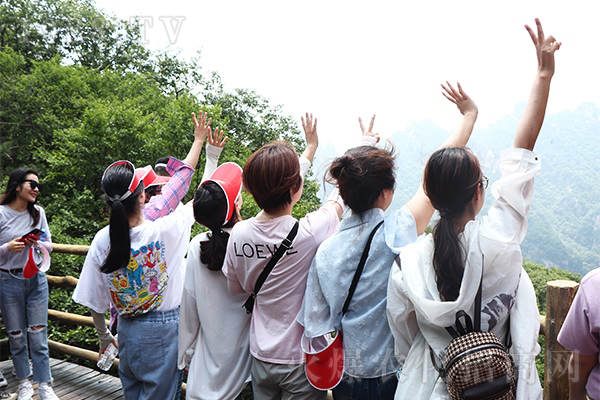 胸懷夢想、學會感恩、團結互助、才能走得更遠