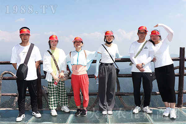 胸懷夢想、學會感恩、團結互助、才能走得更遠